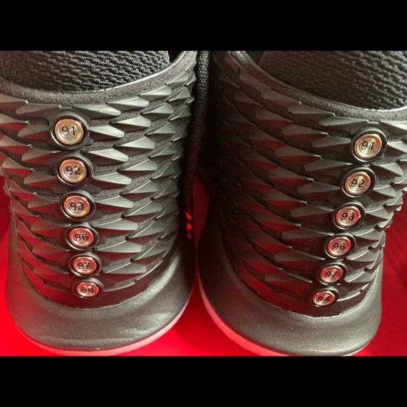 Athletic_Shoes